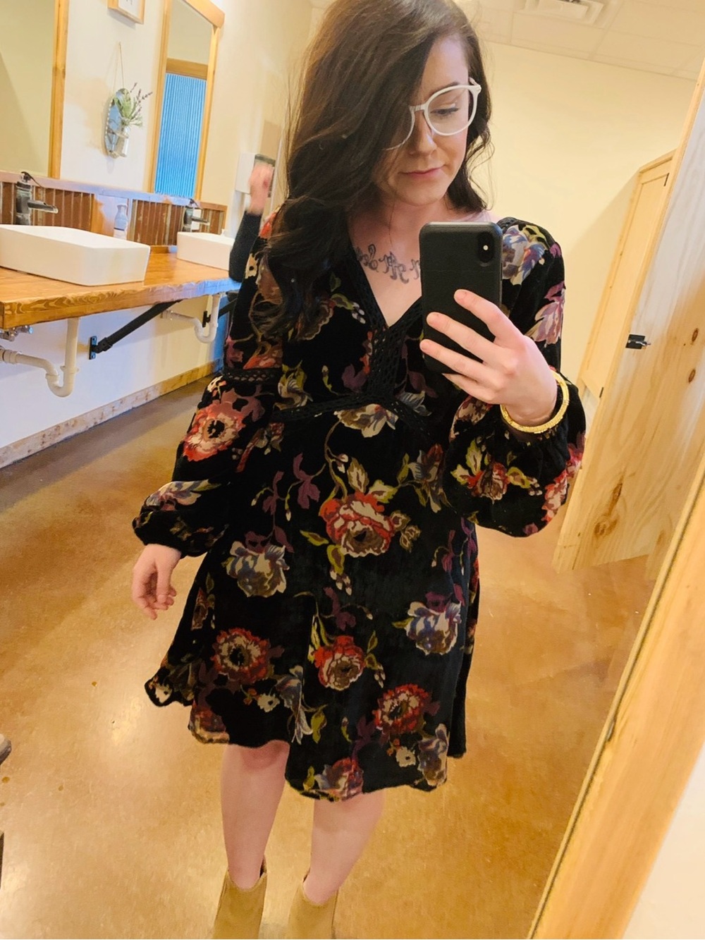 miami Black V-Neck Velvet Dress - Picture 11 of 11